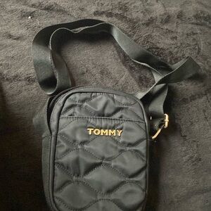 Not my style, Tommy Hilfiger crossbody bag black